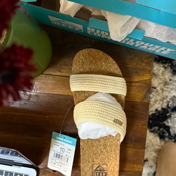 Brand new Reef Cushion Vista Hi Vintage Raffia sandals – never worn - Picture 6 of 7